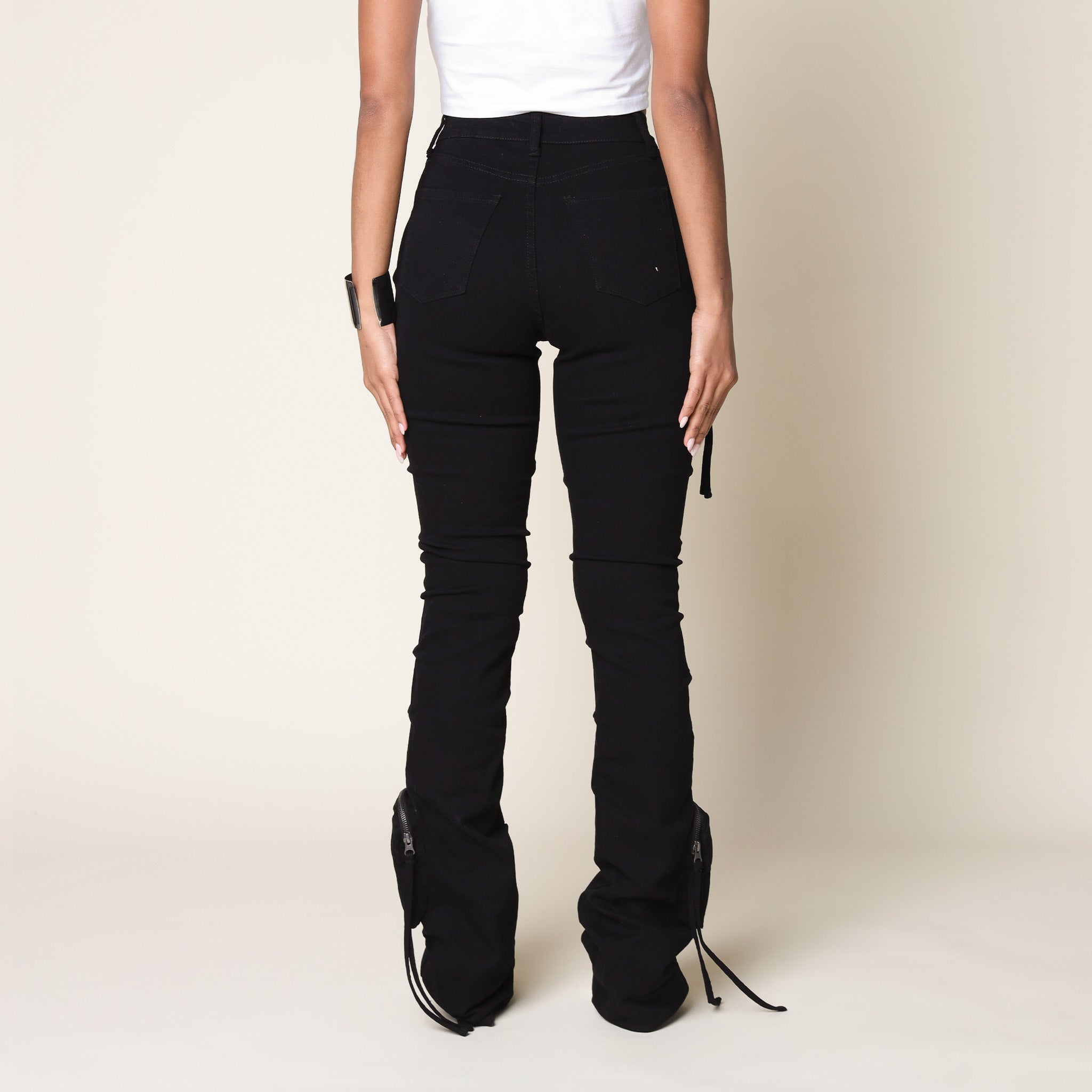 AP24105_BLACK_03_CROP.jpg