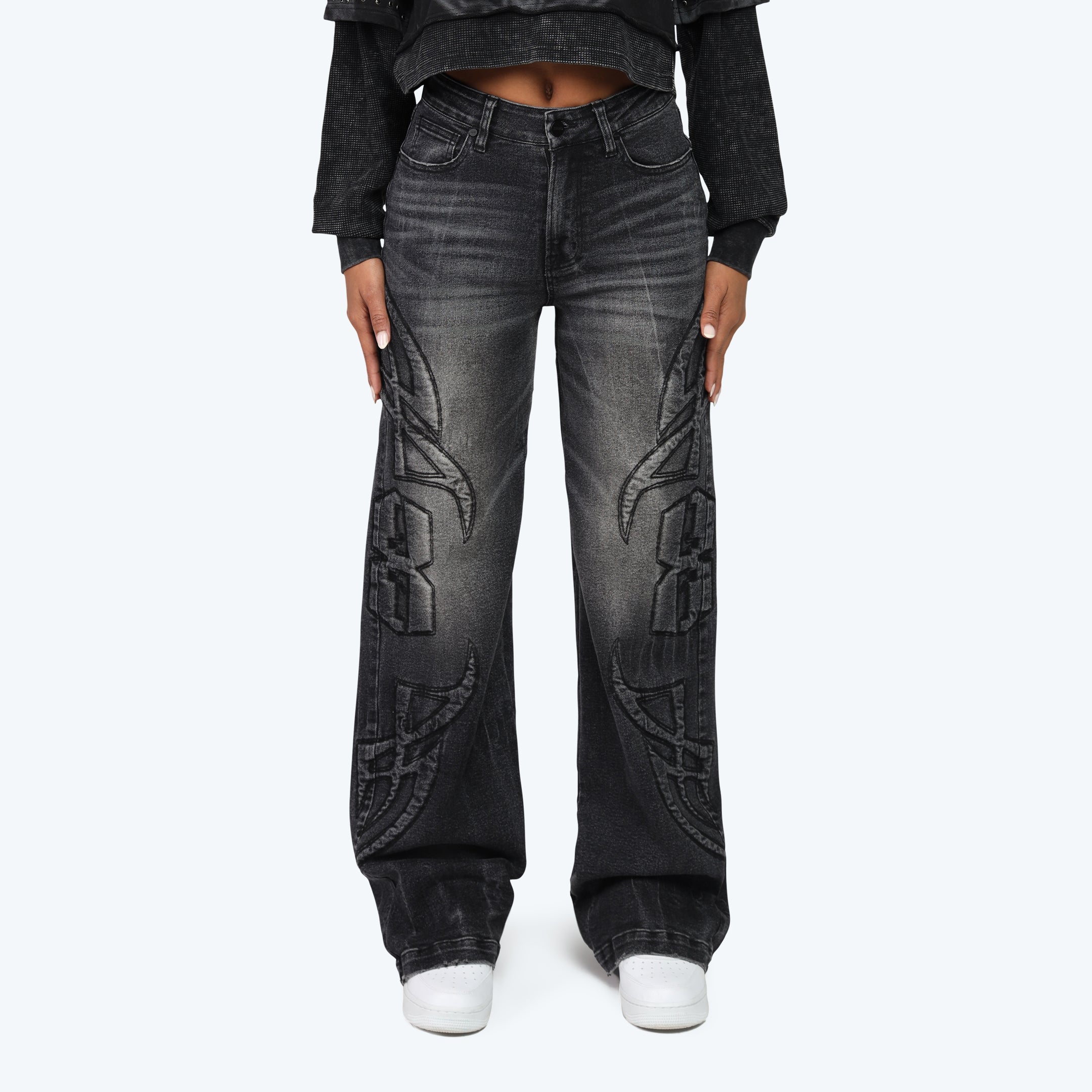AP25805_WILLOWBLACK_01.jpg