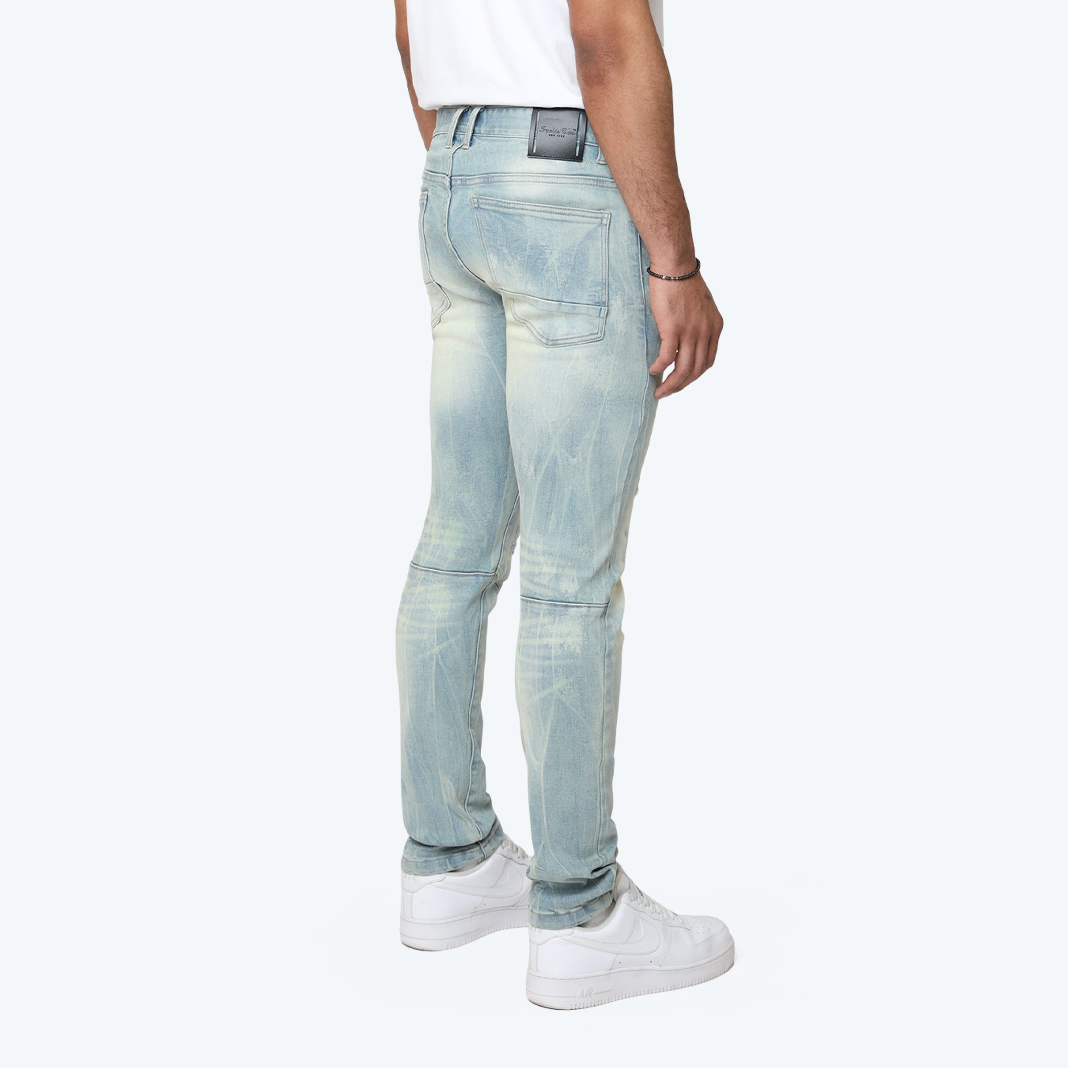 JP25501_MARGOBLUE_04_BOTTOM_CROP_4.webp