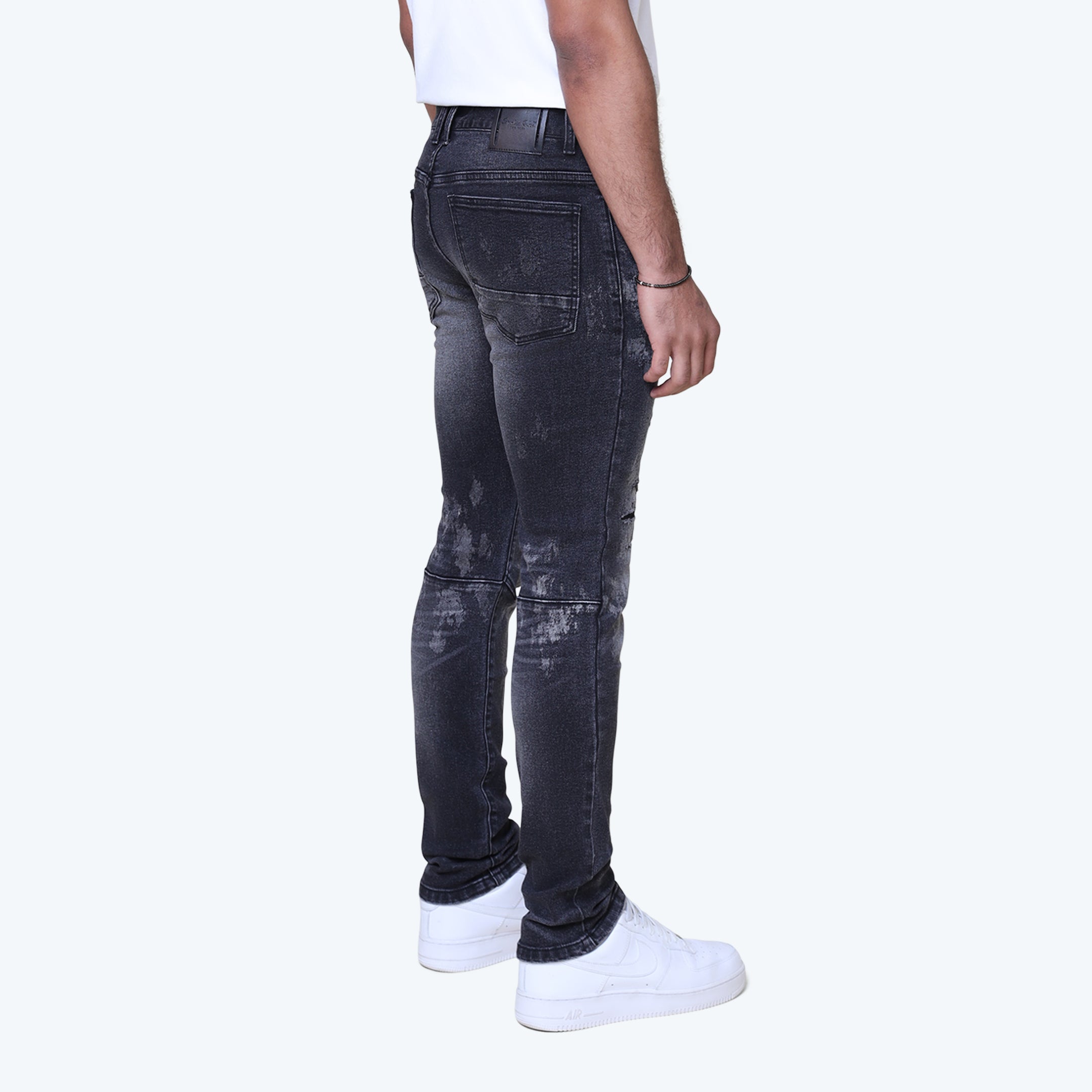 JP25501_WILLOWBLACK_04_CROP_04.jpg
