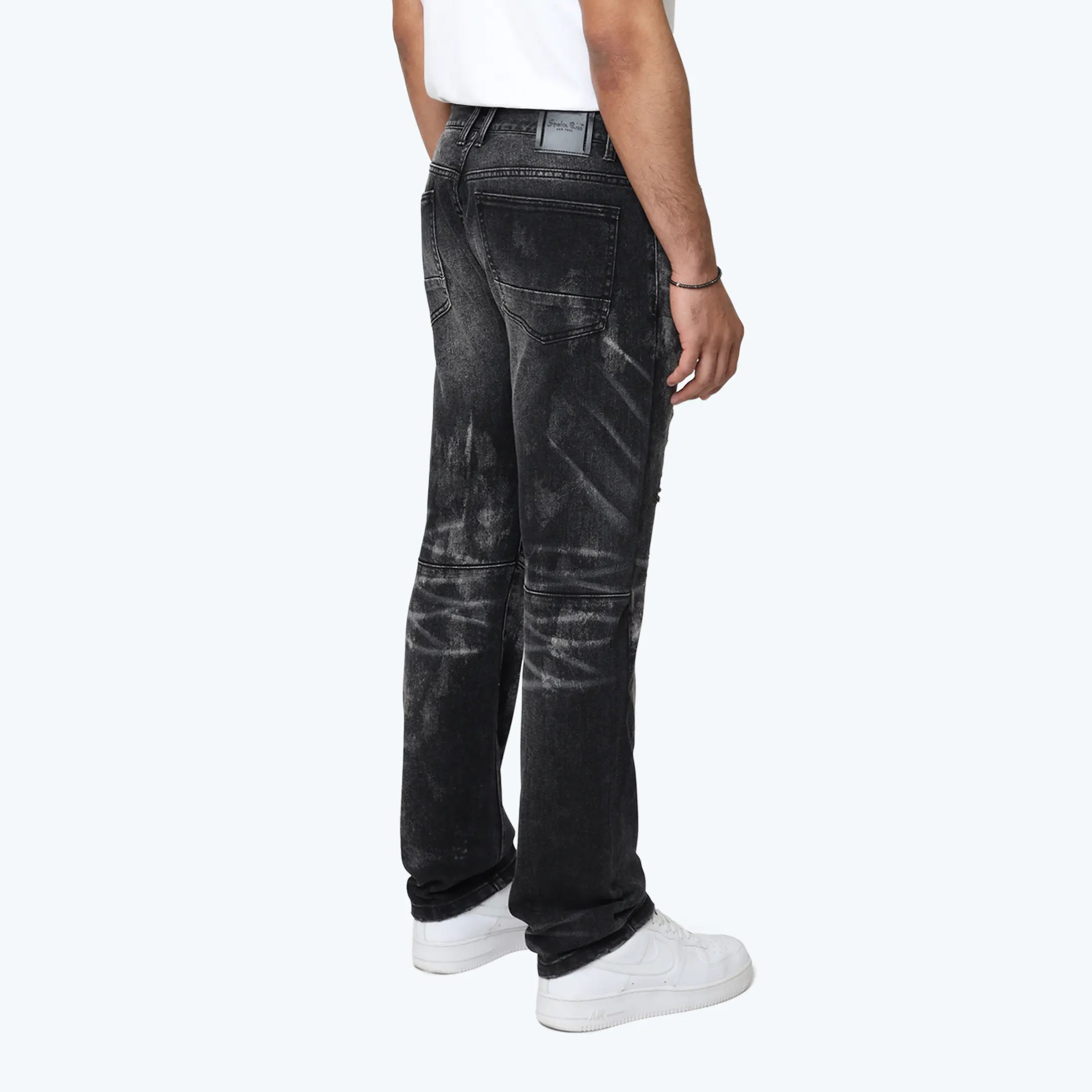 JP25501_WILLOWBLACK_04_a9d1927b-898a-4574-b940-6a4c5a958cd2.webp