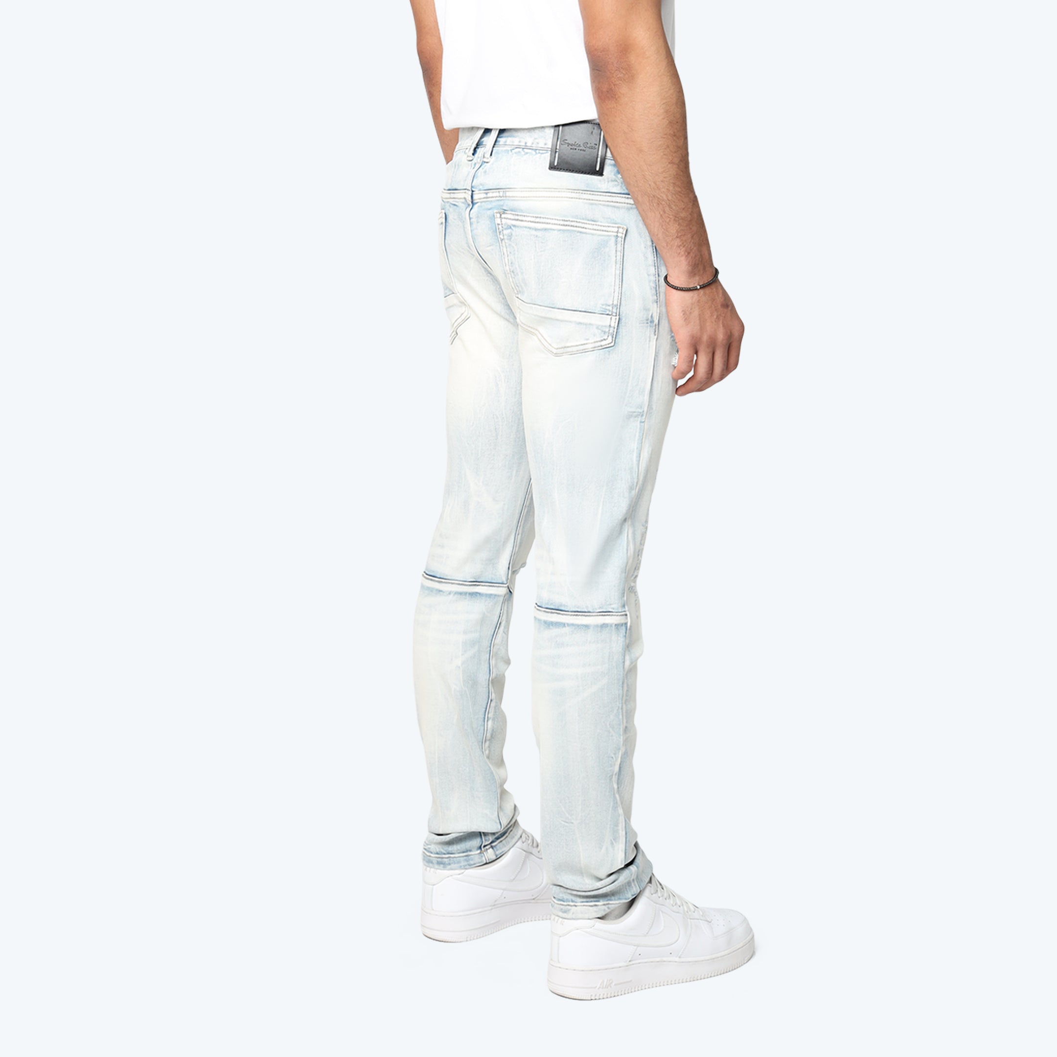 JP25503_ECHOBLUE_CROP_04.webp