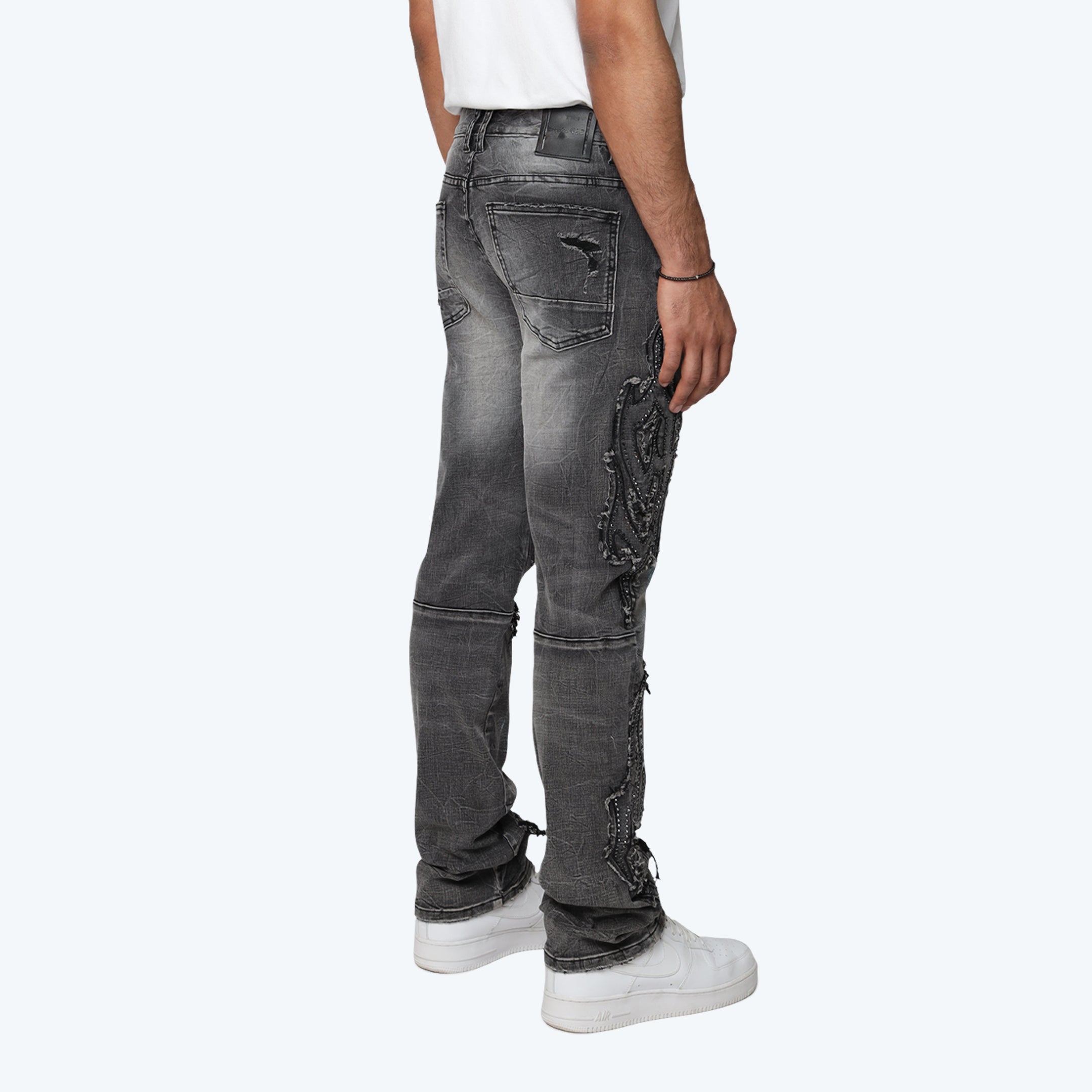 JP25529_ERISGREY_CROP_BOTTOM_04.webp