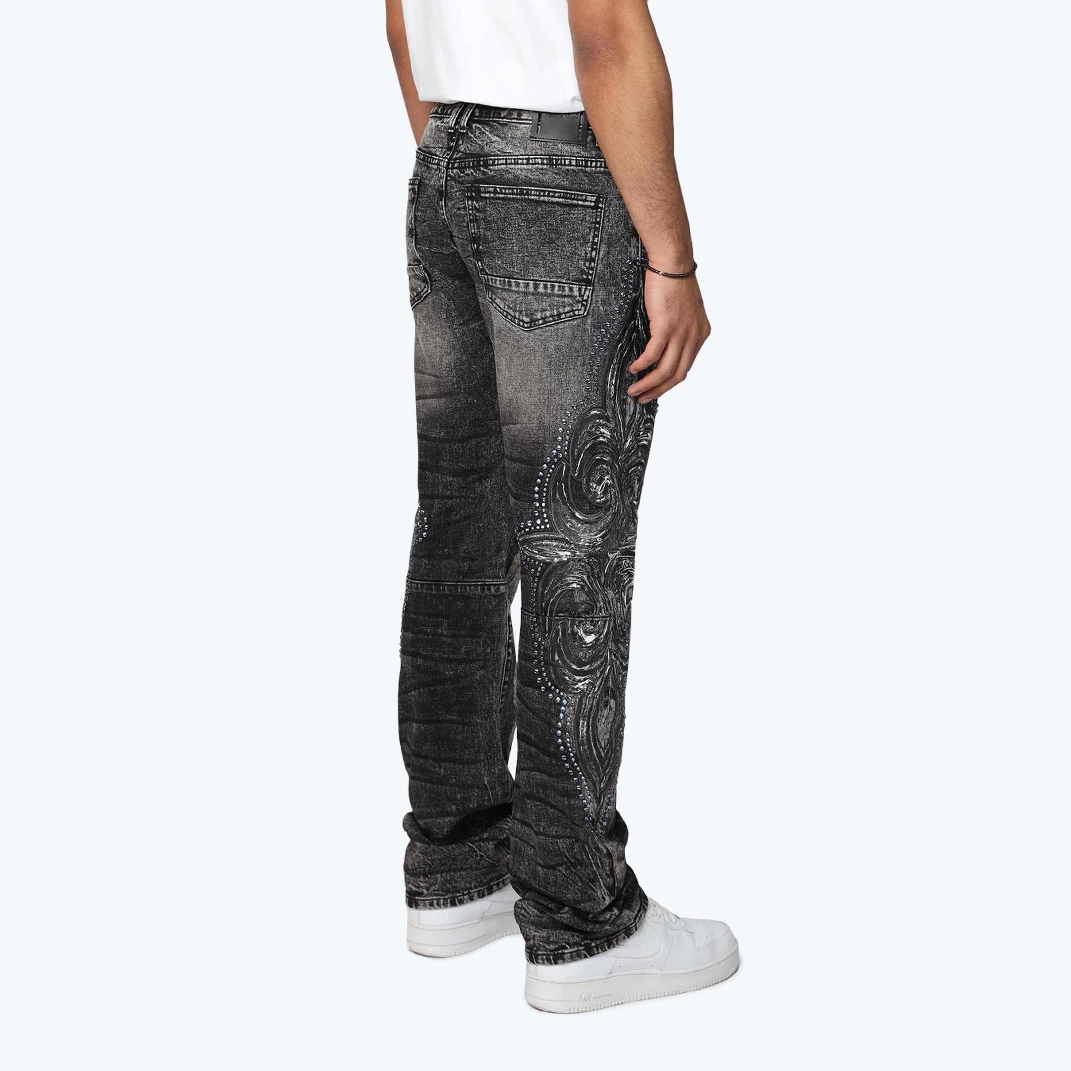 JP25546_TOMBSTONEGREY_04_CROP_04.webp