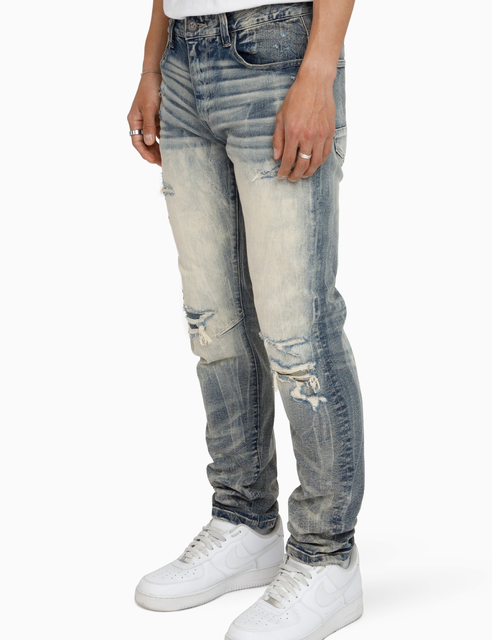 JP26F203_HEMSWORTHBLUE_02.jpg