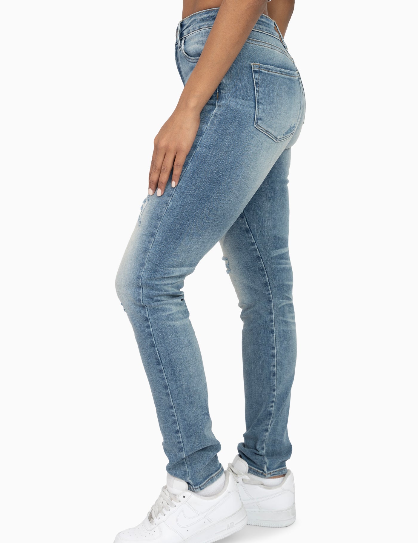 RJP26F109_WALTERBLUE_02.jpg