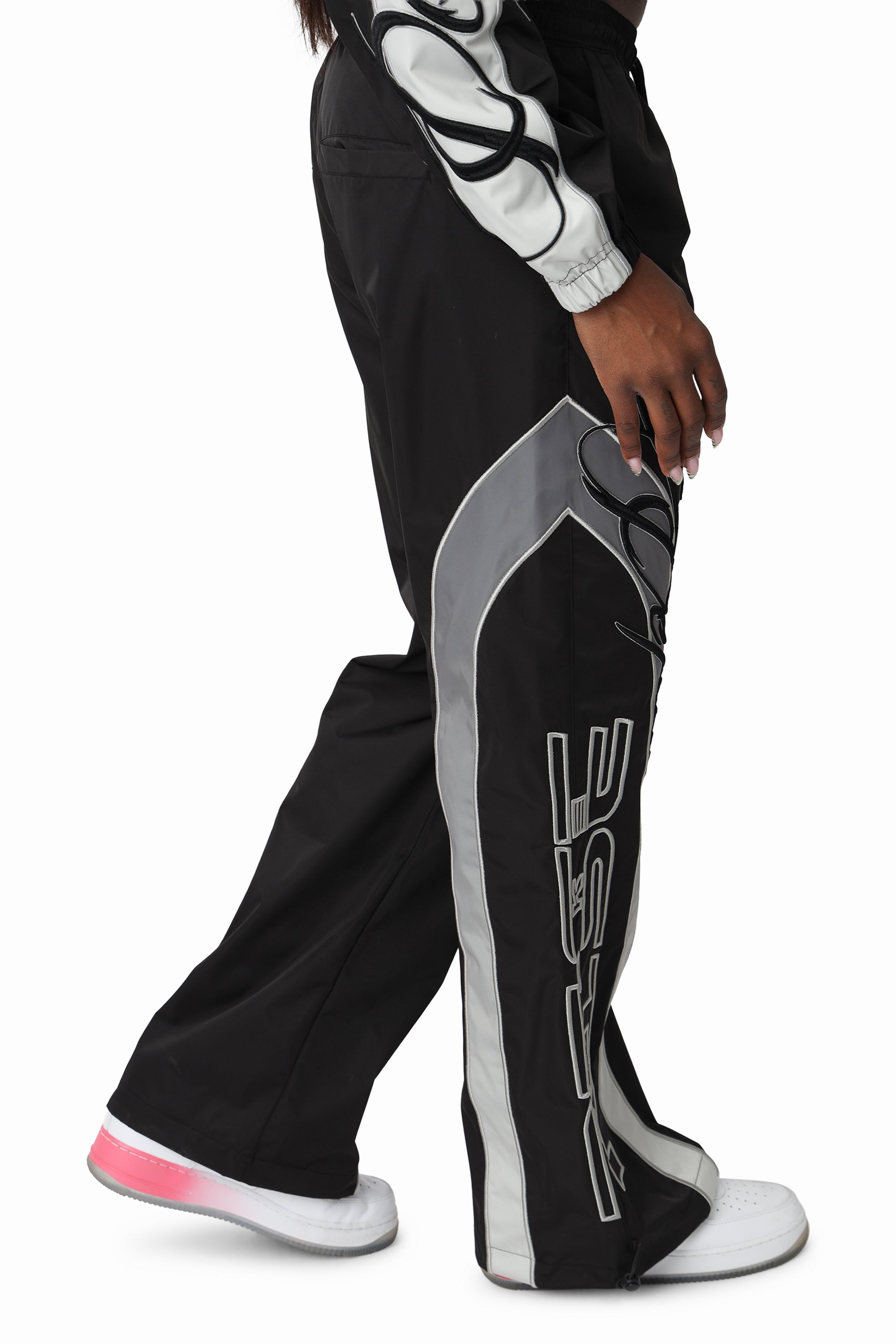 Embroidered Gradient Paneled Pants - Black