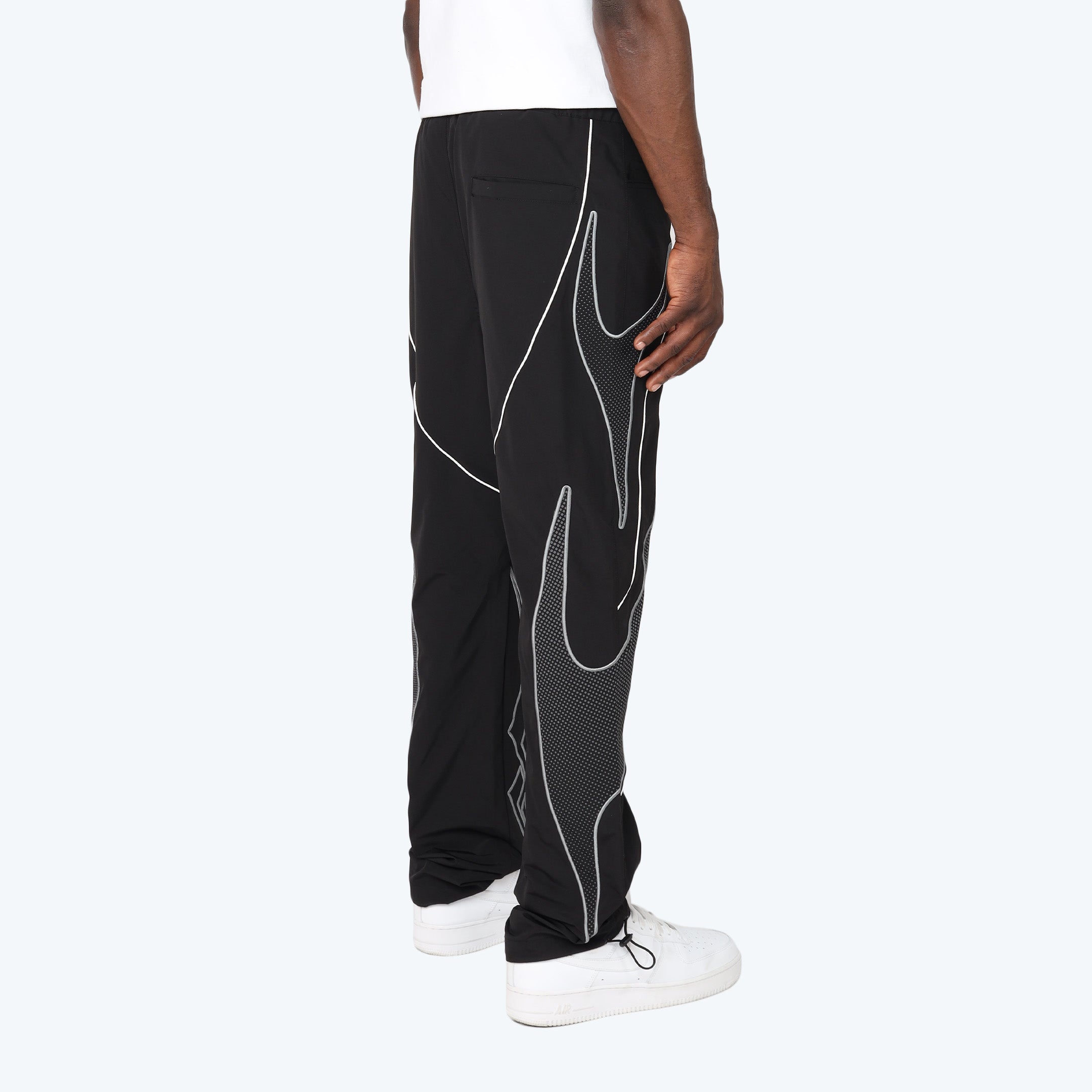 WP25186_BLACK_CROP_3.jpg