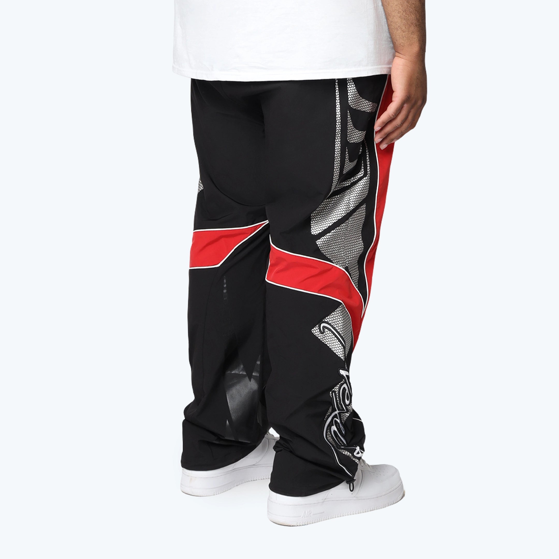 WP25586B_BLACK_CROP_BOTTOM_04.webp